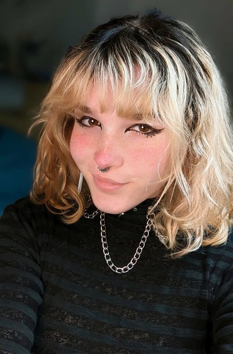 ヌード熟女オンリーファンズ パーフェクト 写真