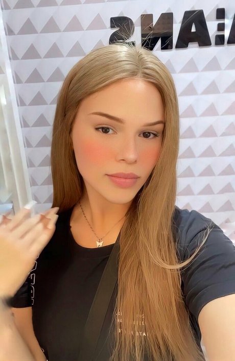 Maia Feel ポルノスター 画像