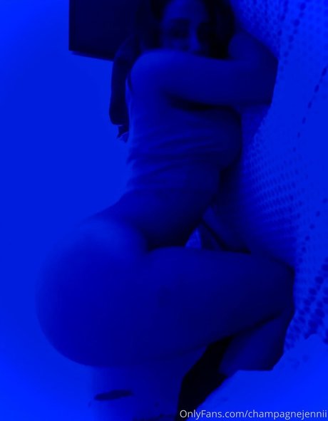 champagnejennii ポルノ女優 写真