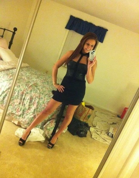 金髪の顔射オンリーファンズ ポルノ 画像