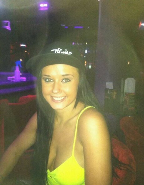 足 熟女 オンリーファンズ アダルト ギャラリー