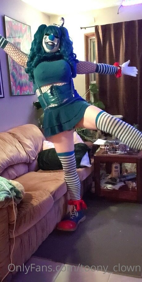 熟女の足オンリーファンズ ポルノ 画像