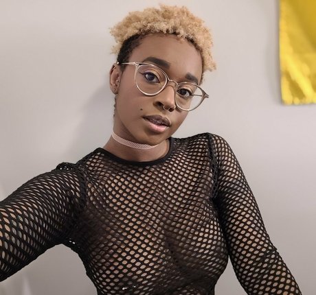 チェコのティーンズオンリーファンズ 無料エロ 写真