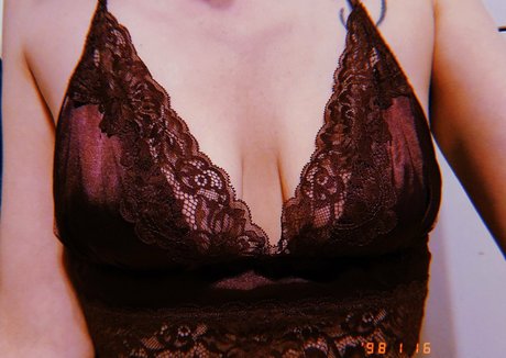 巨乳カップルオンリーファンズ ポルノ 画像