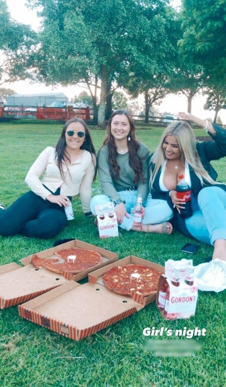 ぽっちゃり 主観視点 オンリーファンズ エロチック ギャラリー