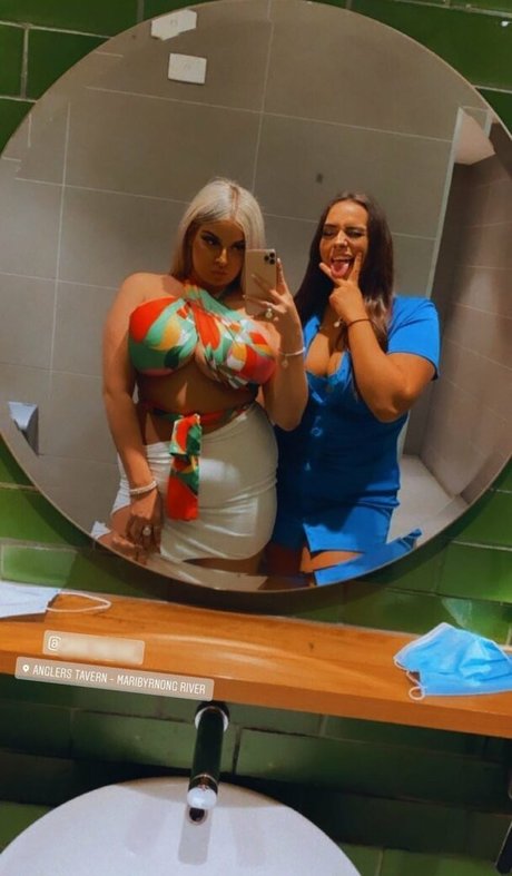 ランジェリーヌードオンリーファンズ ヌード 写真