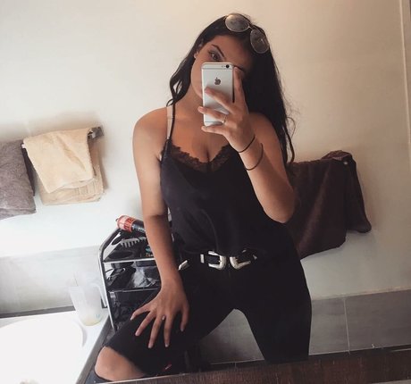 エモな痴女オンリーファンズ 無料アダルト 写真