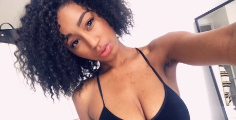 Nia Simone モデル 画像