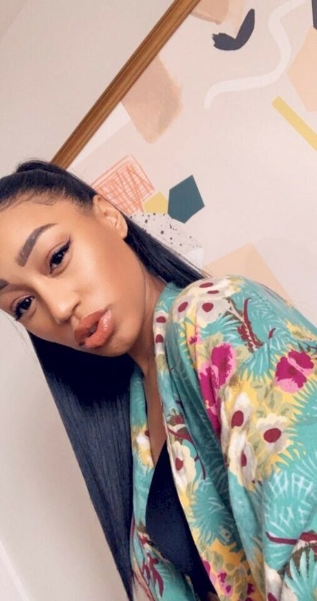 Nia Simone トップポルノスター 写真