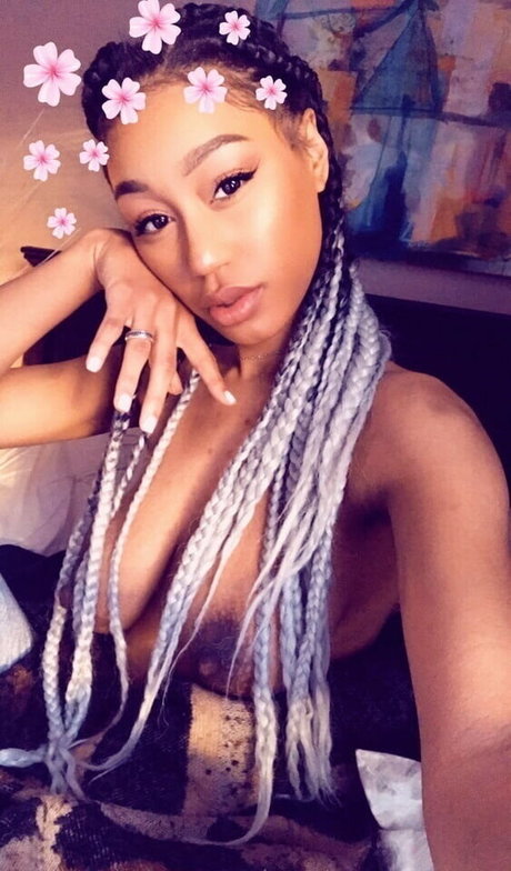 Nia Simone エロティック女優 画像