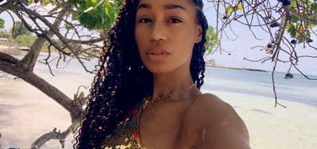 Nia Simone アート女優 ギャラリー