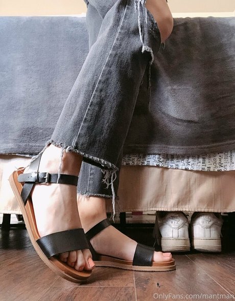 小柄な足オンリーファンズ ヌード 写真