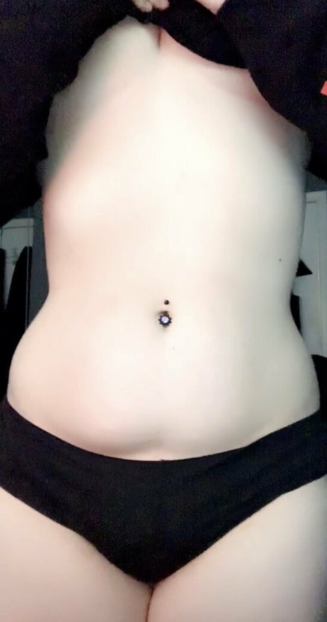 wuvspell ポルノスター 写真