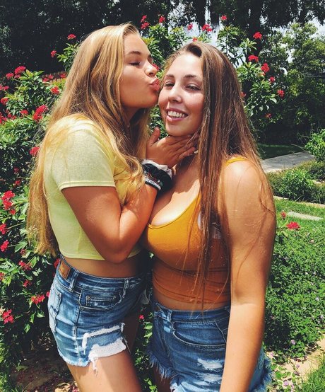 Makenna Adams 無料のポルノスター ギャラリー