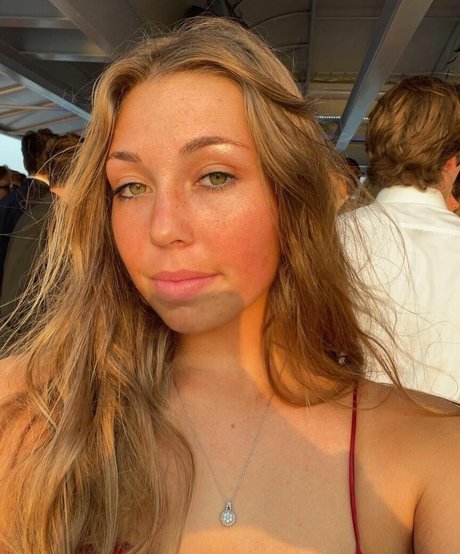 Makenna Adams ポルノスター ギャラリー