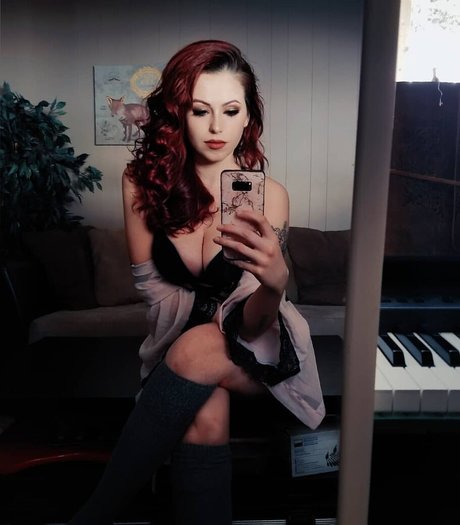 Madison Agnew ポルノモデル 写真