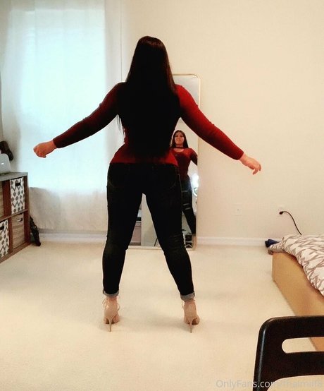 いちごミルクオンリーファンズ アート裸 写真