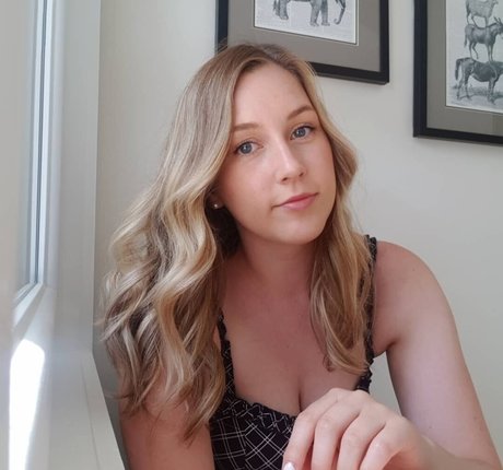 Elizabeth Height 女優 ギャラリー