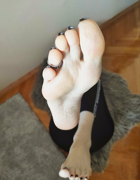 スキニーモデルオンリーファンズ ポルノ ギャラリー