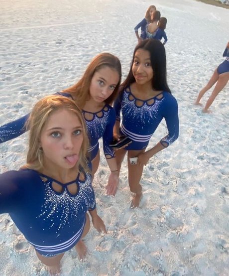 妊娠中のオンリーファンズ 美しいヌード 写真