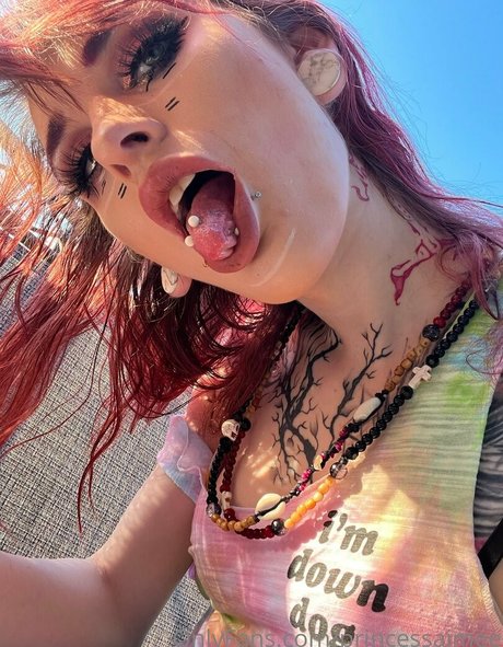 メコスジのオンリーファンズ セクシーヌード 写真