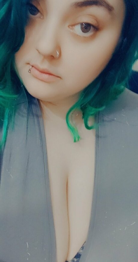 曲線美のブロンドオンリーファンズ 無料ヌード ギャラリー