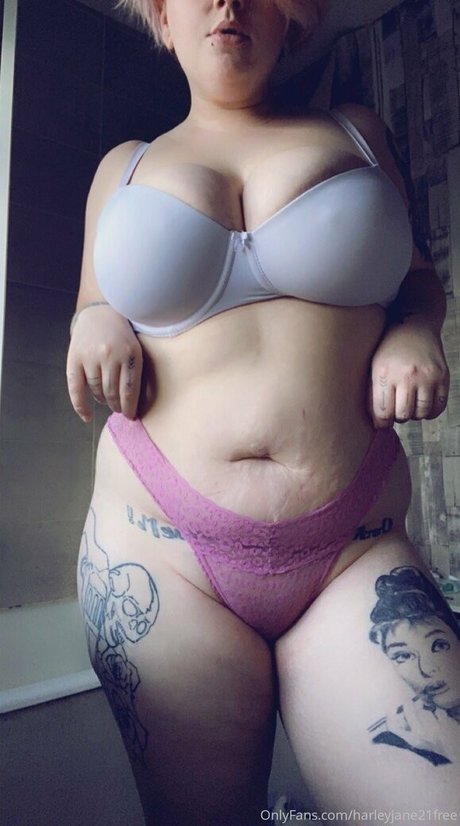 かわいいブロンドのオンリーファンズ ホットヌード ギャラリー