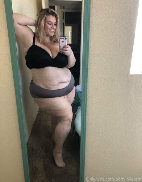 フィットネスベイビーオンリーファンズ セックス 写真