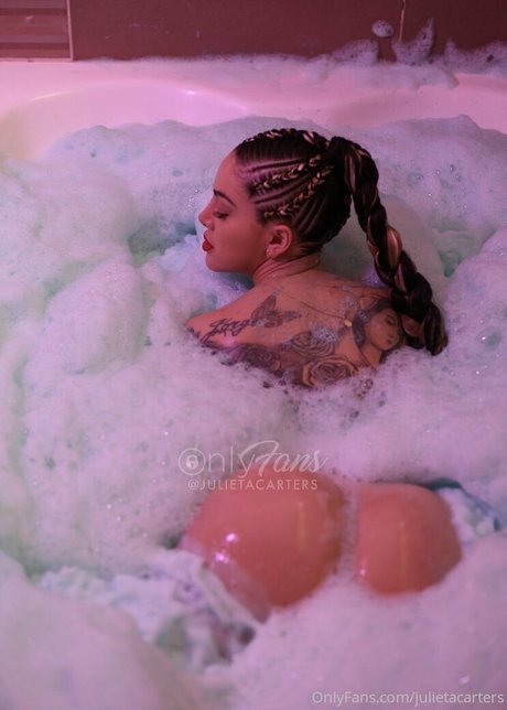 ピアス乳首オンリーファンズ ホットセックス 写真