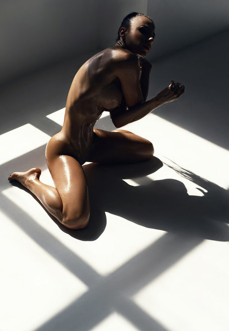 Pumafit 裸のポルノスター 写真