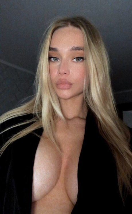 Sandy blond ポルノスター 独占 ギャラリー