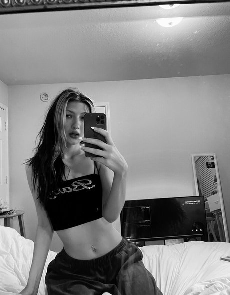 継娘オンリーファンズ アートヌード ギャラリー