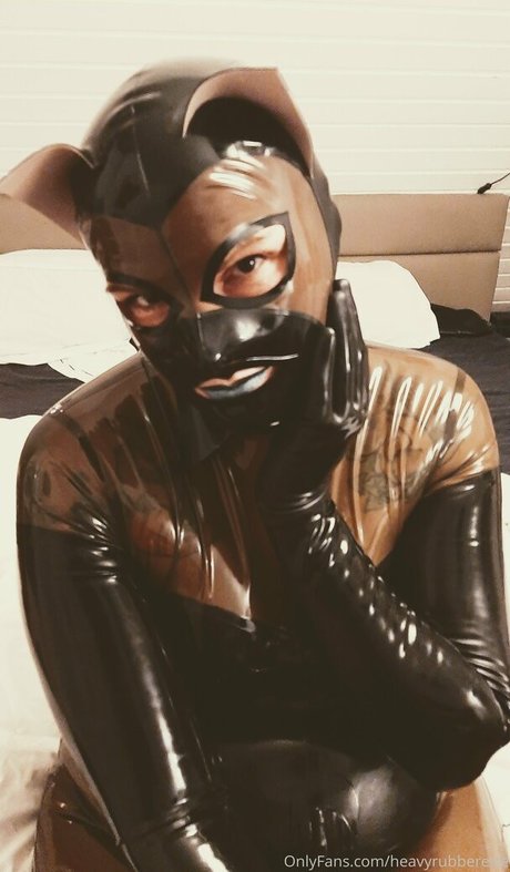 heavyrubberette 美しい女優 写真