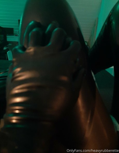 ビーチでのフェラチオ オンリーファンズ ポルノ 画像