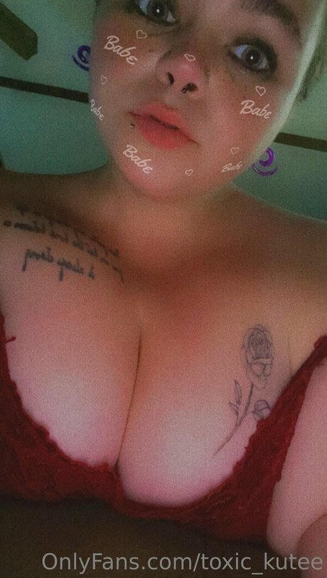 toxic kutee ポルノスター ヌード 写真