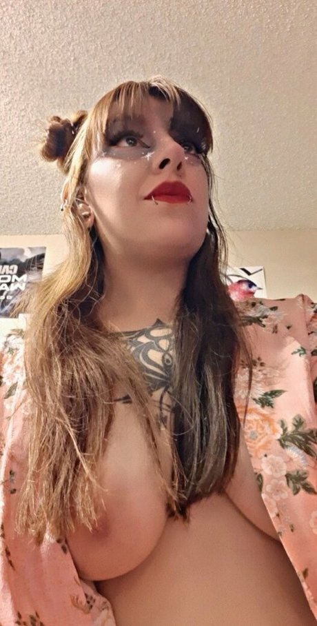 黒髪の熟女オンリーファンズ 無料xxx 画像