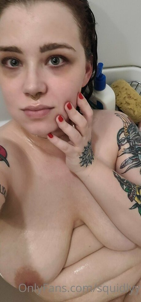 曲線美のブロンドオンリーファンズ 可愛い 画像