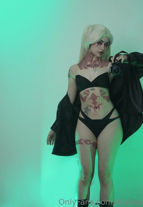 Kiiyoko エロティックなポルノスター ギャラリー