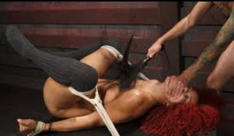 年配の熟女オンリーファンズ セクシーヌード アーカイブ