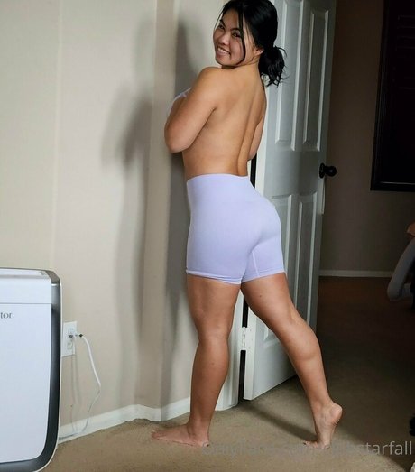 金髪の顔射オンリーファンズ セクシー 写真