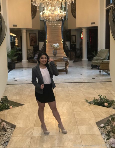 アマチュアディープスロートオンリーファンズ 美しい 写真