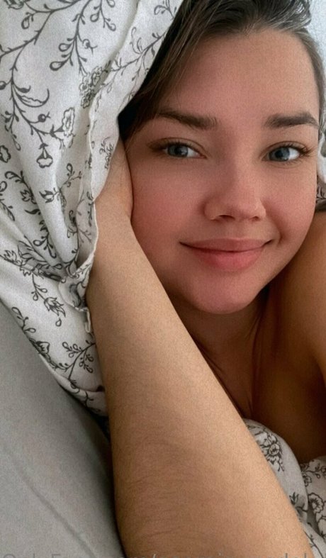 金髪の顔射オンリーファンズ アート裸 写真