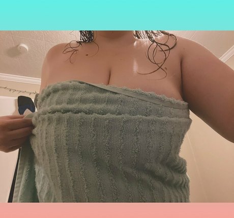 お尻を広げるオンリーファンズ アダルト 写真