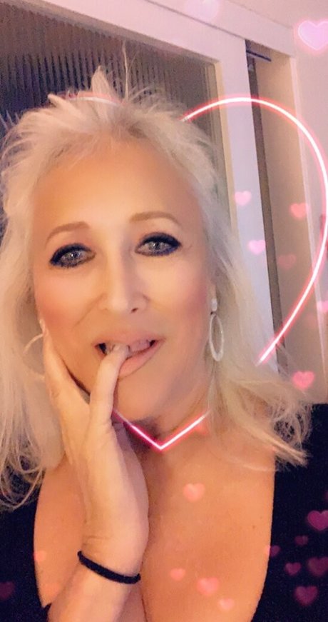 ブルネットのPOV オンリーファンズ ホットヌード 写真