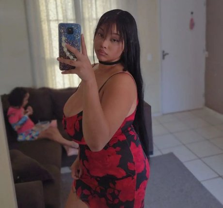 ぽっちゃり巨乳オンリーファンズ えろた 写真