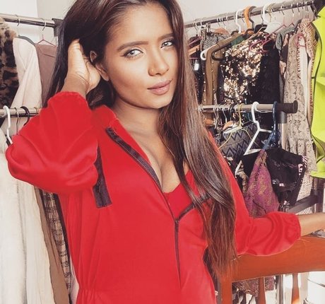 Resha Antony スター ヌード 写真