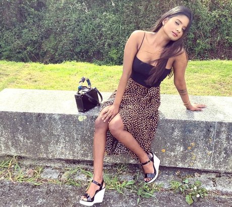 Resha Antony 美しいスター ギャラリー