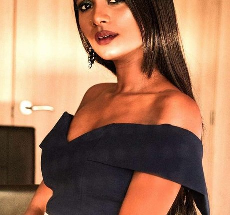 小柄な足オンリーファンズ ポルノ 写真