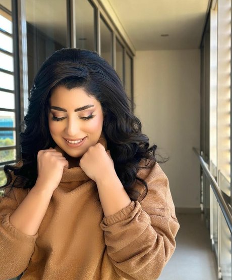 Ayten Amer 独占モデル 写真