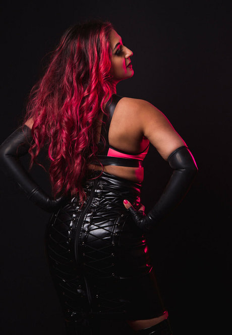 目隠しオンリーファンズ セクシー 写真